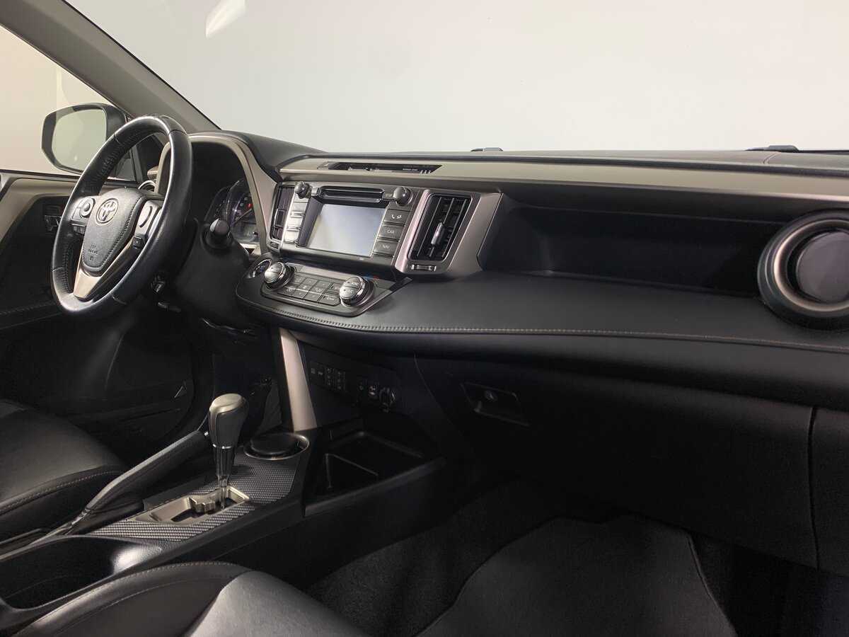 Toyota RAV4 с пробегом — 2014 год. Фото: #13
