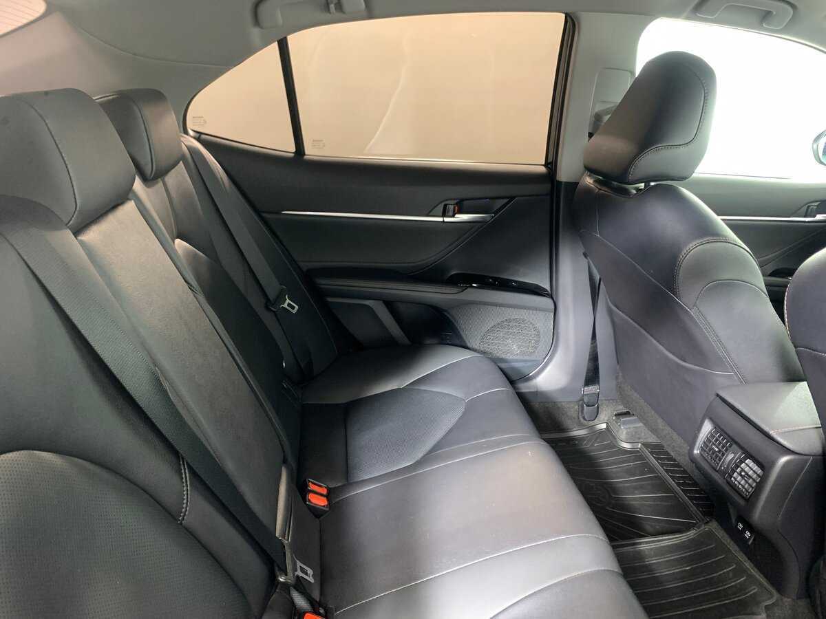 Toyota Camry с пробегом — 2020 год. Фото: #17