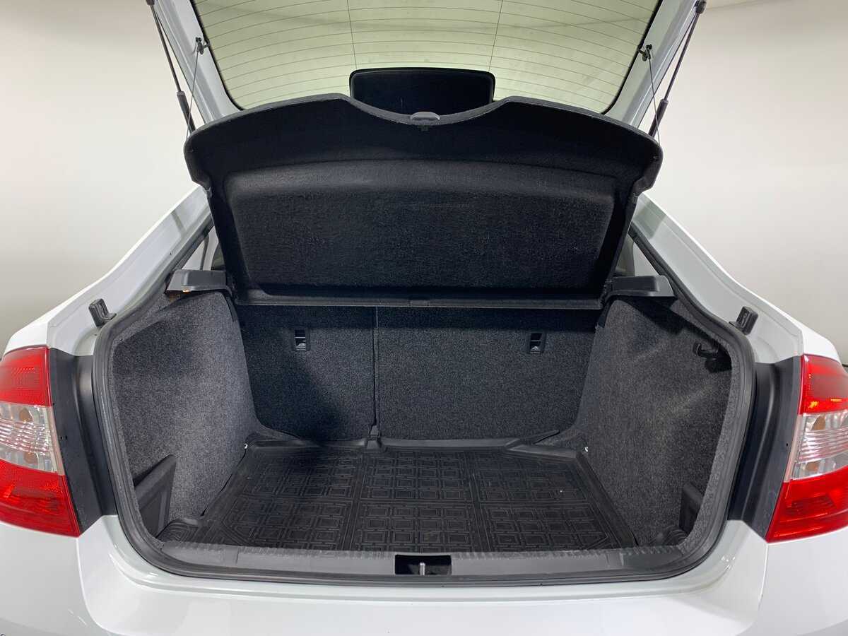 Skoda Rapid с пробегом — 2015 год. Фото: #18