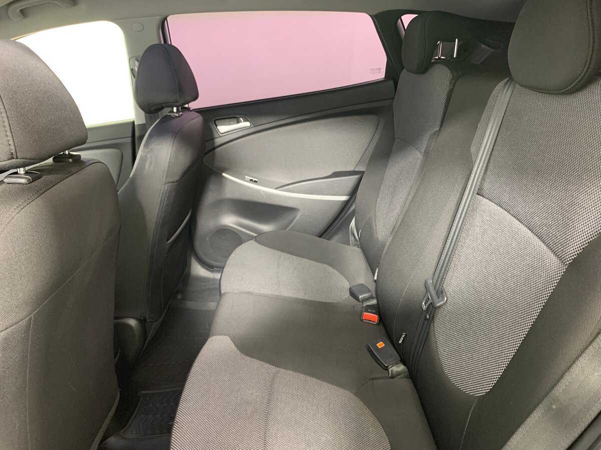 Hyundai Solaris с пробегом — 2013 год. Фото: #17