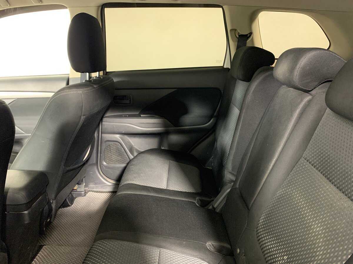 Mitsubishi Outlander с пробегом — 2017 год. Фото: #18