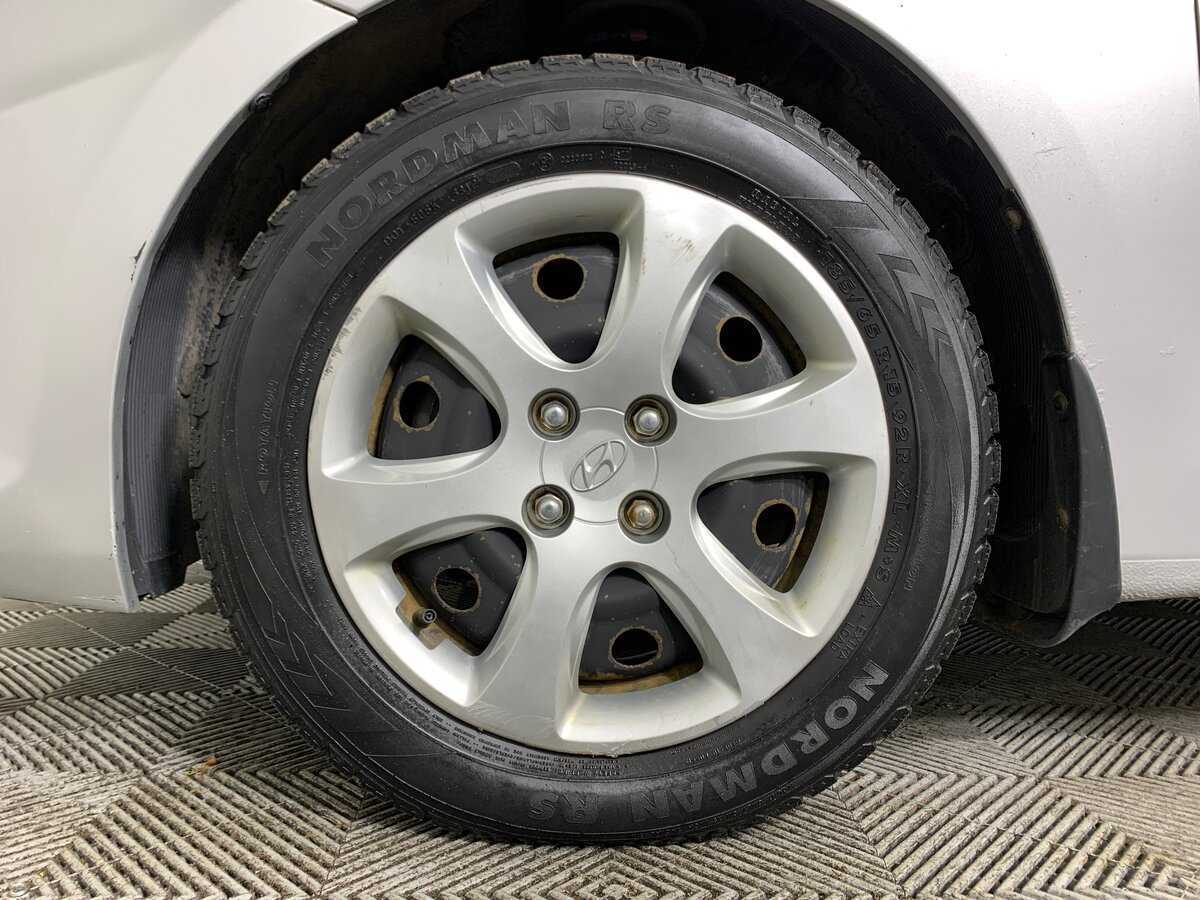 Hyundai Solaris с пробегом — 2012 год. Фото: #8