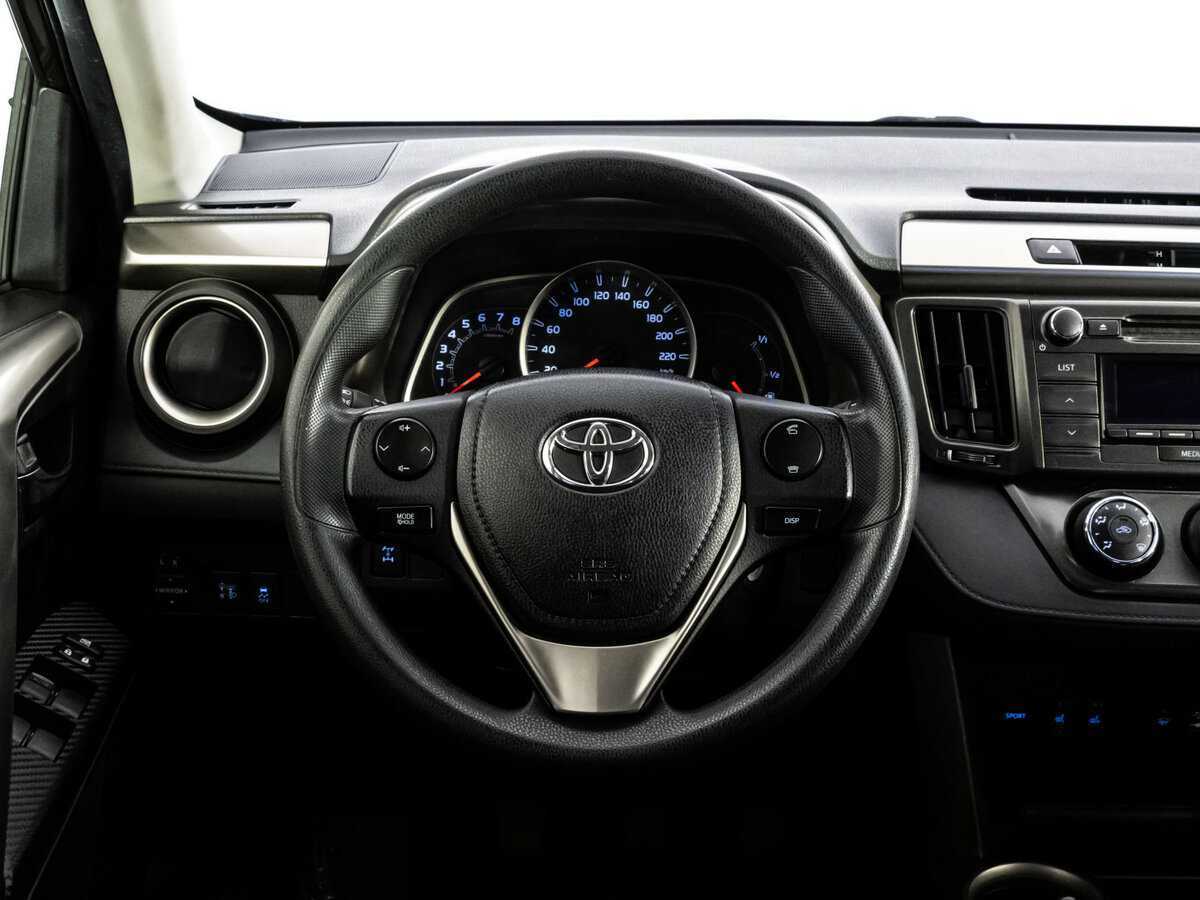 Toyota RAV4 с пробегом — 2015 год. Фото: #9