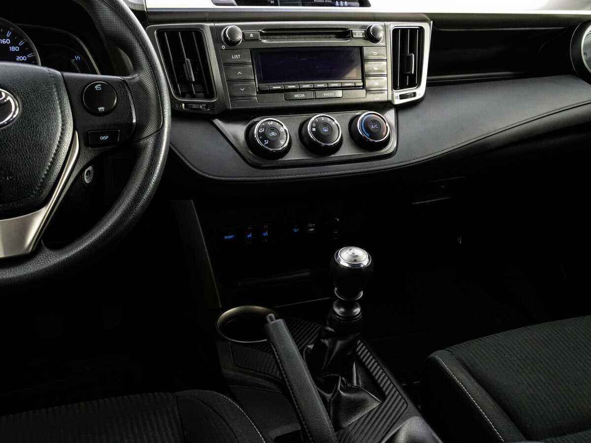 Toyota RAV4 с пробегом — 2015 год. Фото: #11