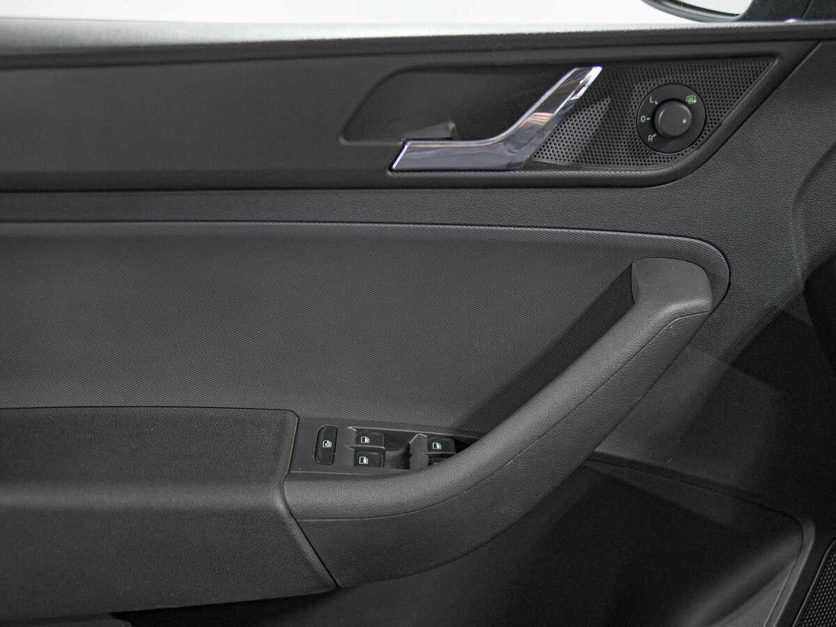 Skoda Rapid с пробегом — 2015 год. Фото: #10