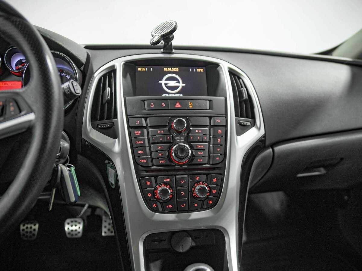 Opel Astra с пробегом — 2012 год. Фото: #8