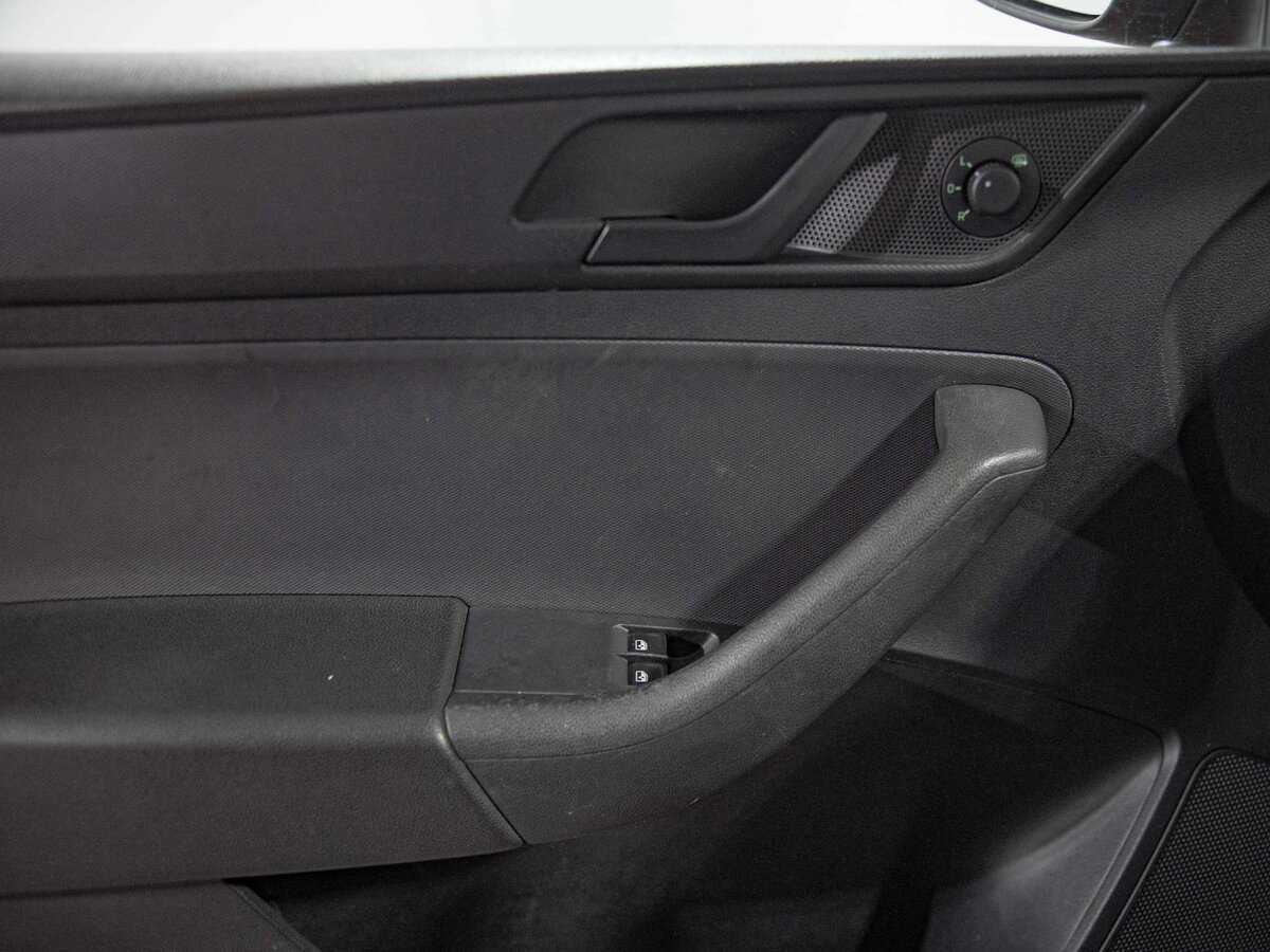 Skoda Rapid с пробегом — 2016 год. Фото: #10