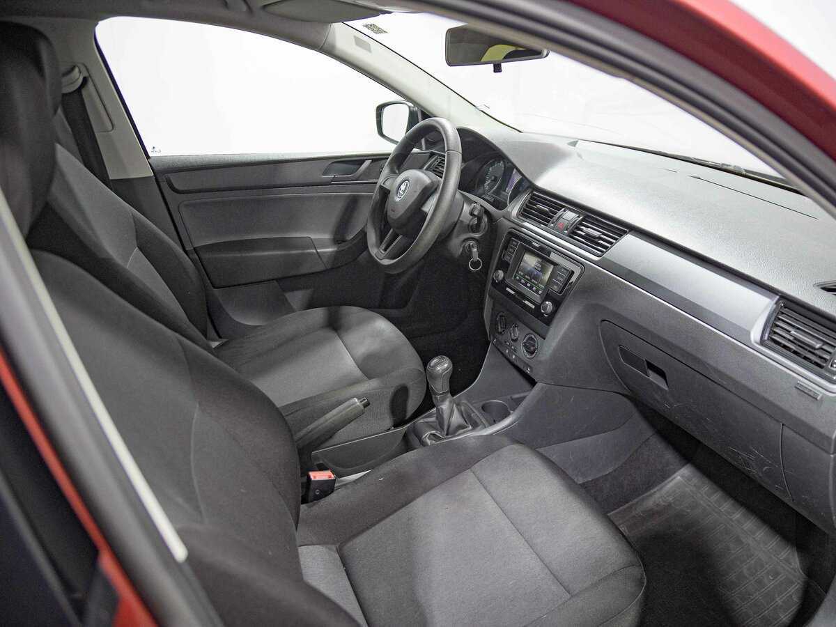 Skoda Rapid с пробегом — 2016 год. Фото: #12