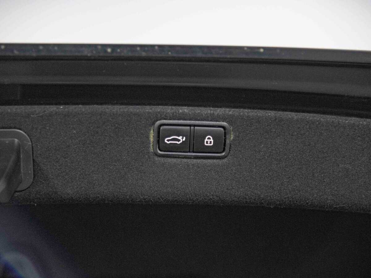 Hyundai Genesis с пробегом — 2014 год. Фото: #24