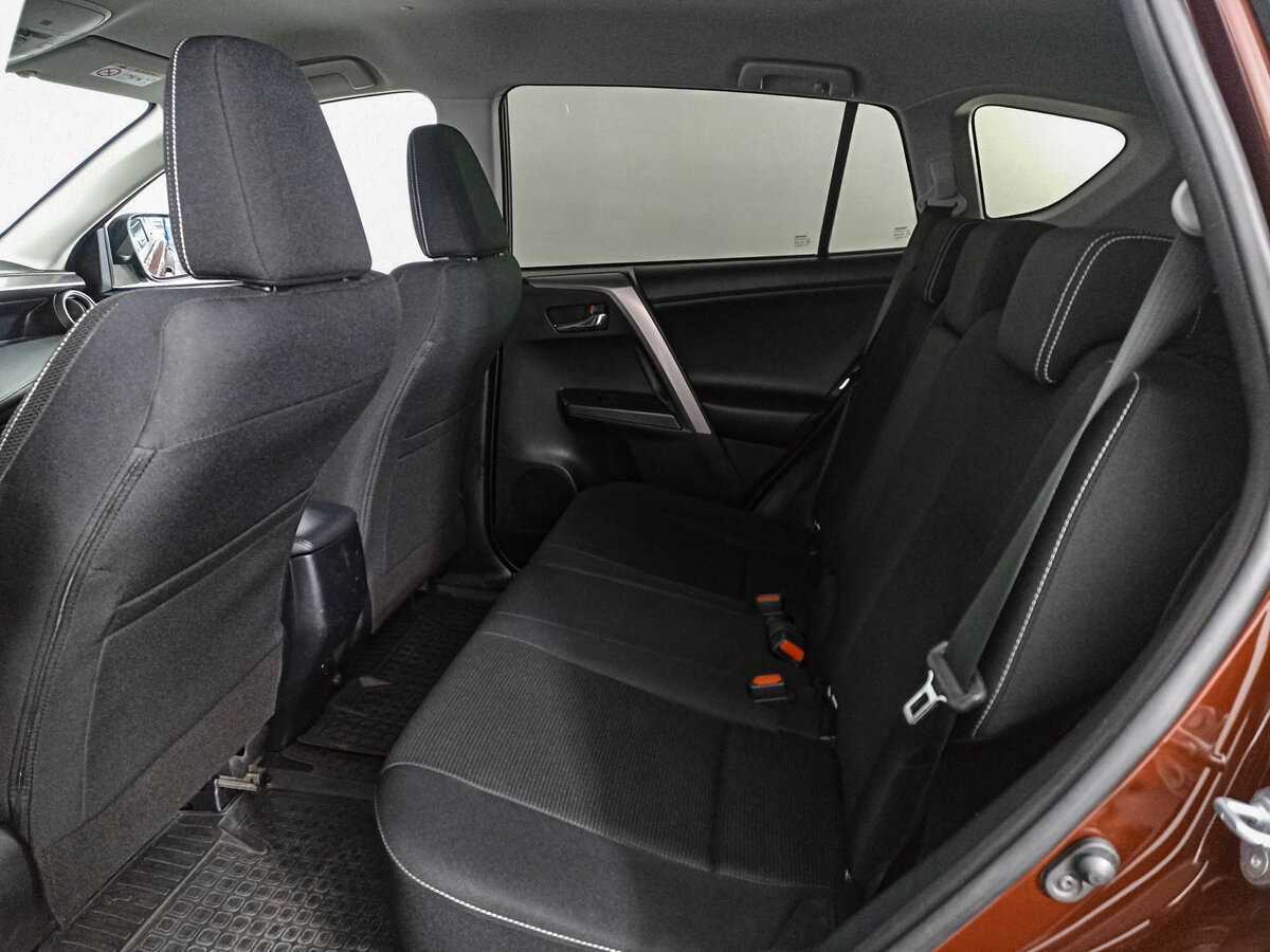 Toyota RAV4 с пробегом — 2019 год. Фото: #11