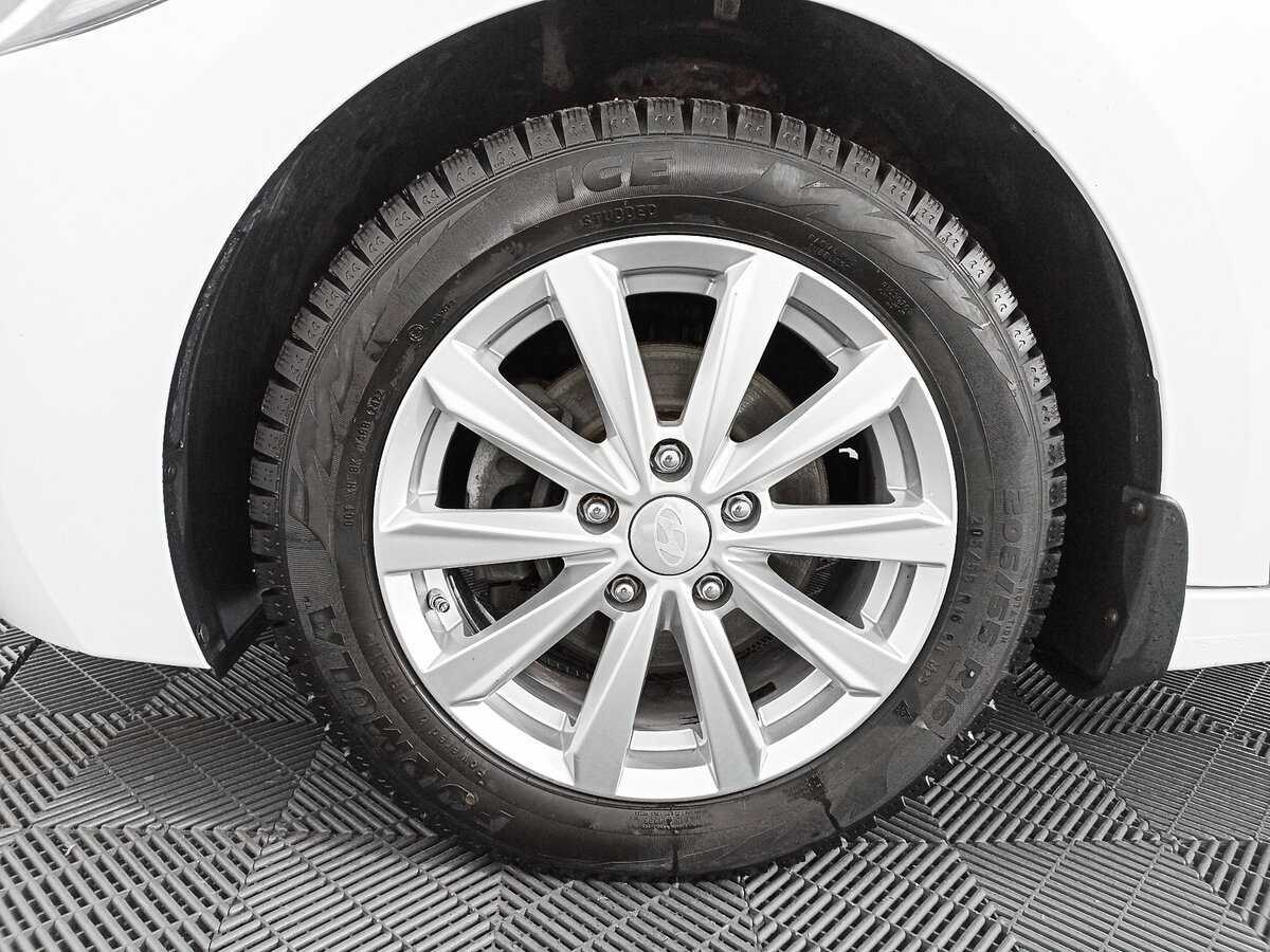 Hyundai Elantra с пробегом — 2017 год. Фото: #17