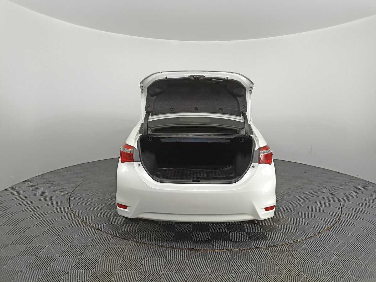 Toyota Corolla с пробегом — 2013 год. Фото: #9