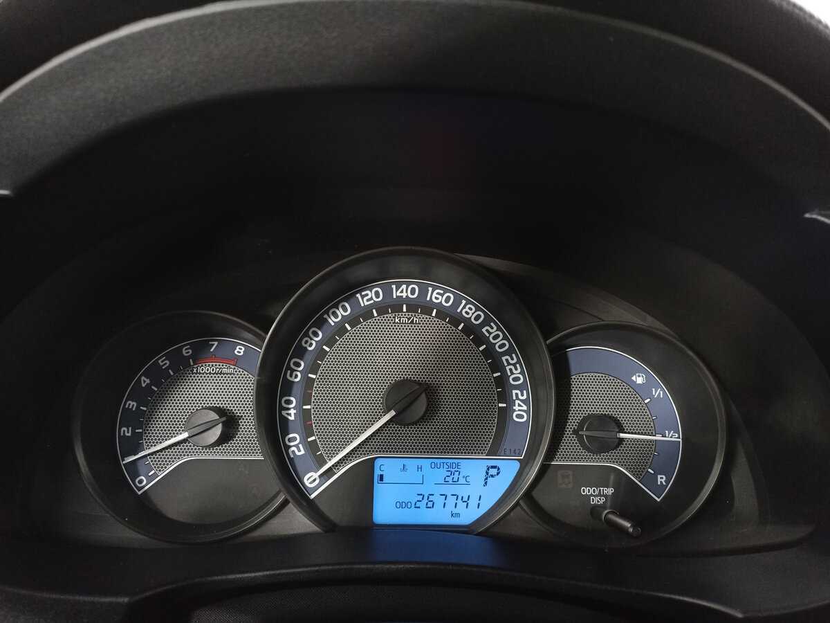 Toyota Corolla с пробегом — 2013 год. Фото: #12