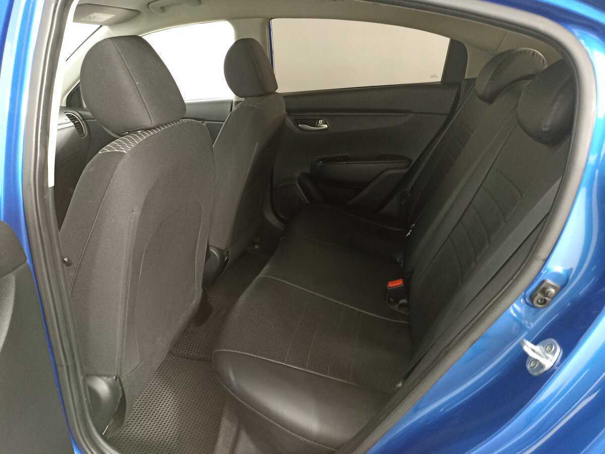 Kia Rio с пробегом — 2017 год. Фото: #11