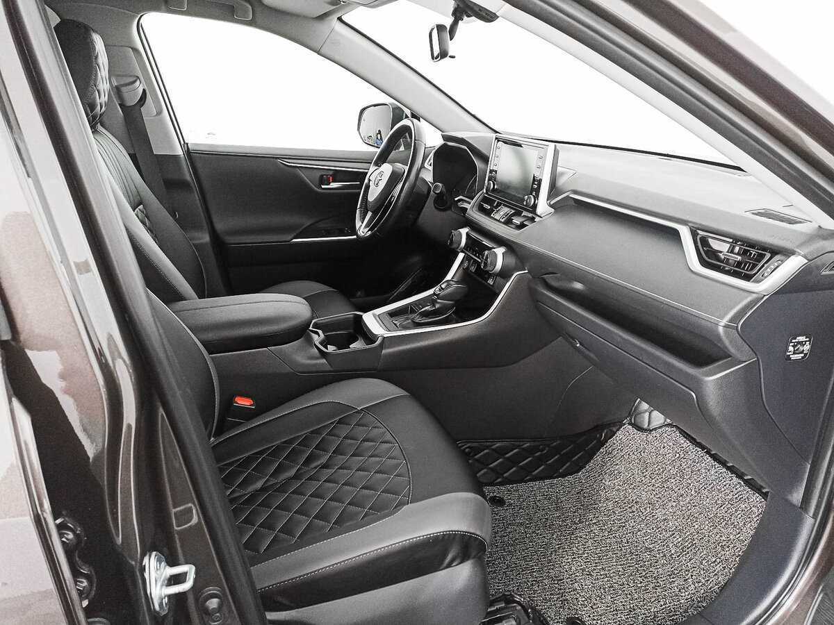 Toyota RAV4 с пробегом — 2019 год. Фото: #8
