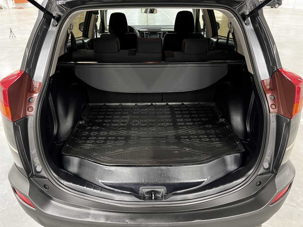 Toyota RAV4 с пробегом — 2014 год. Фото: #9