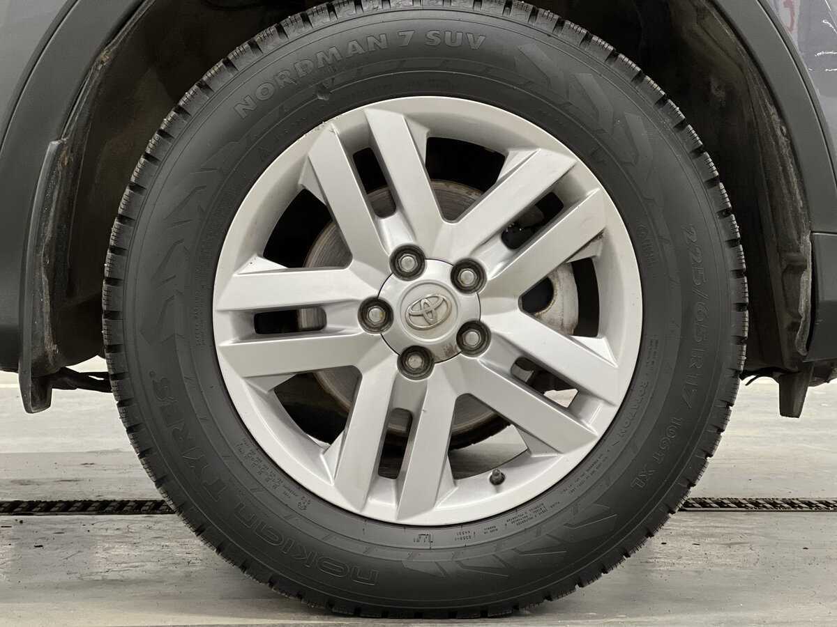 Toyota RAV4 с пробегом — 2014 год. Фото: #17