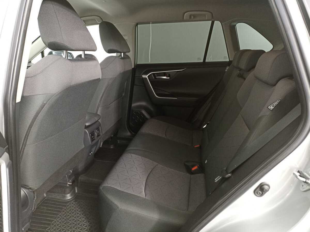 Toyota RAV4 с пробегом — 2019 год. Фото: #11