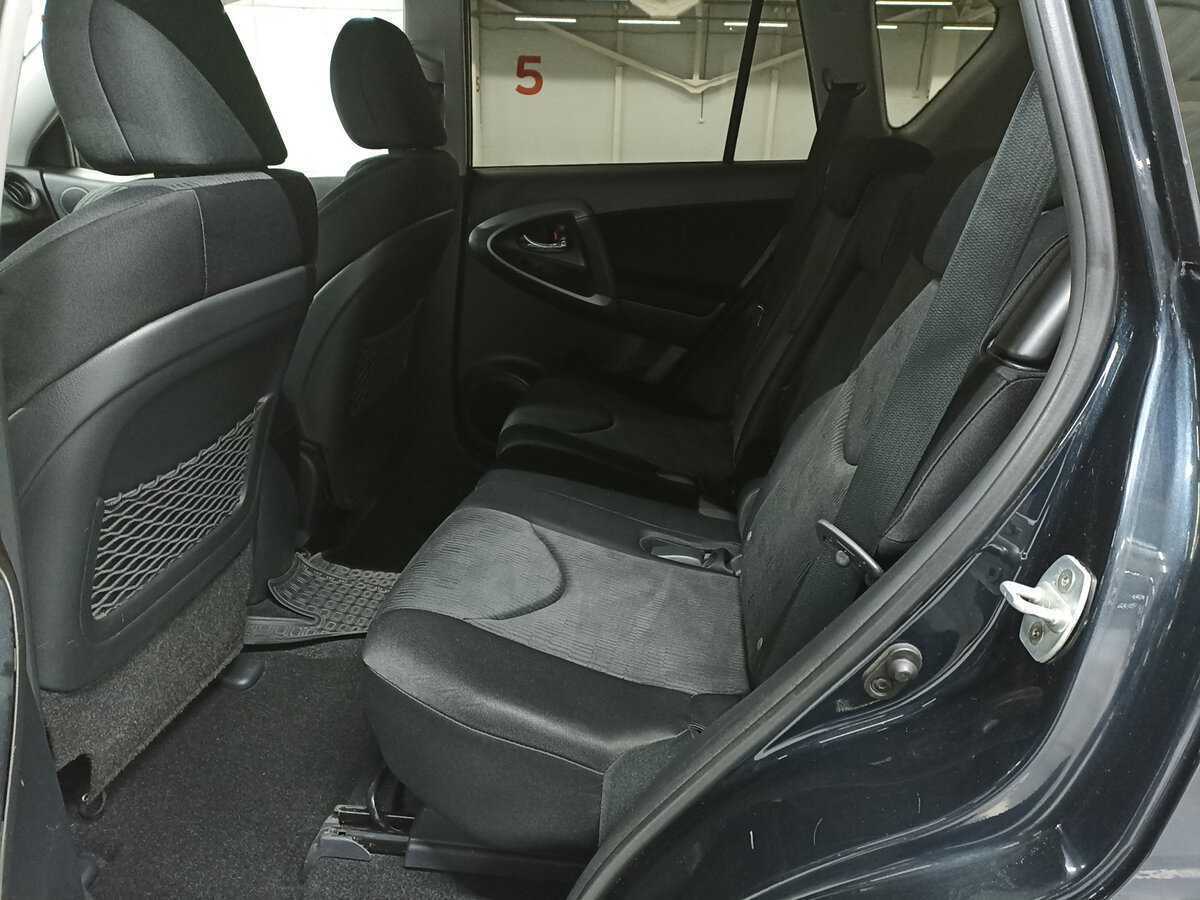 Toyota RAV4 с пробегом — 2012 год. Фото: #11