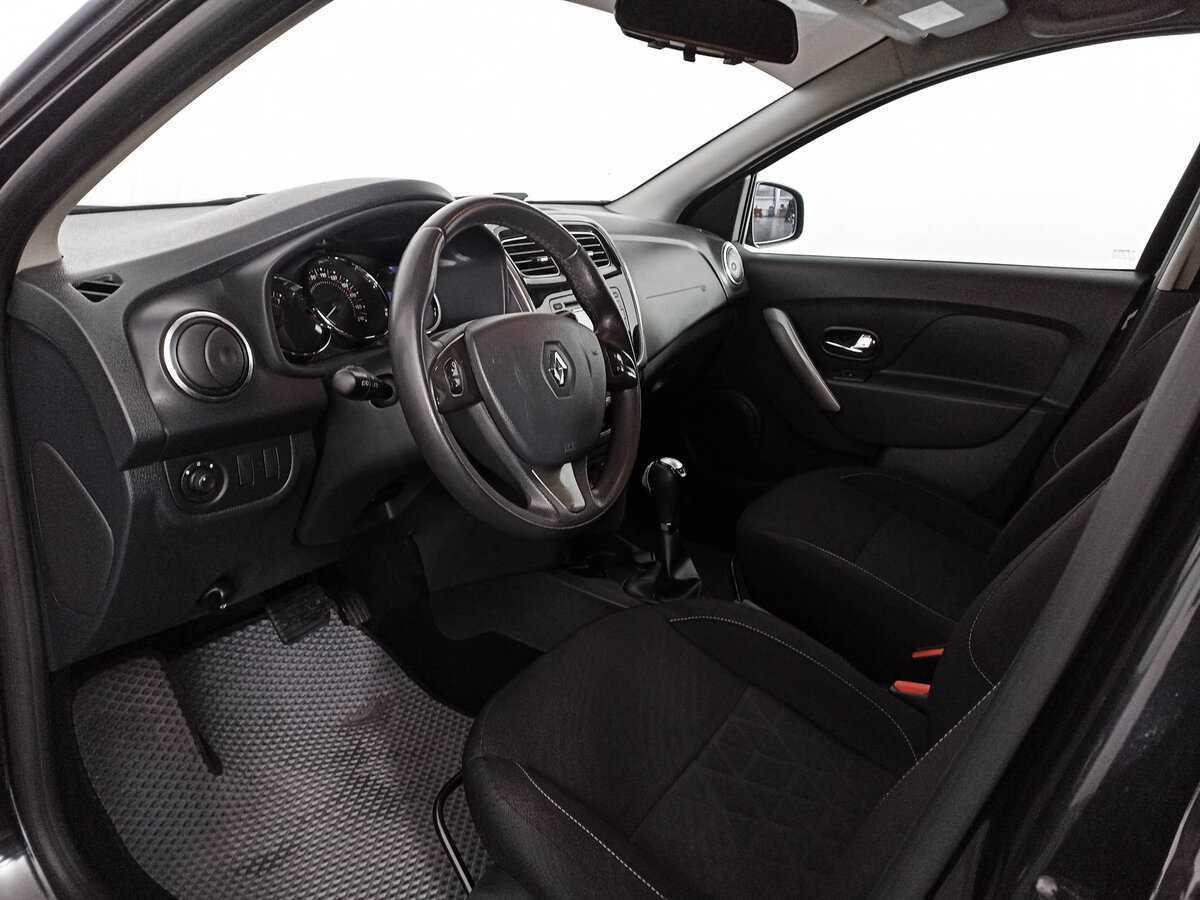 Renault Sandero с пробегом — 2016 год. Фото: #12