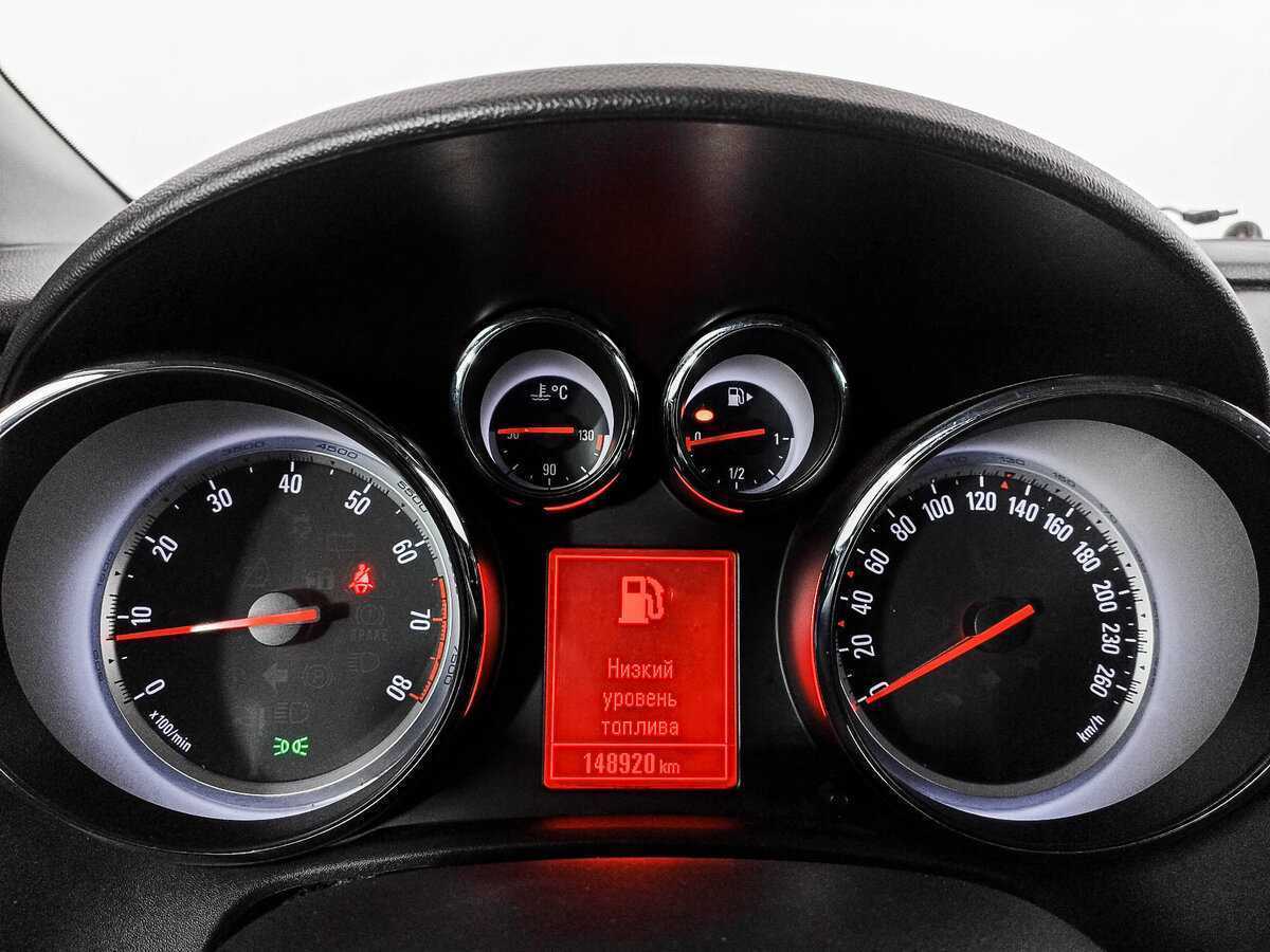 Opel Astra с пробегом — 2012 год. Фото: #8