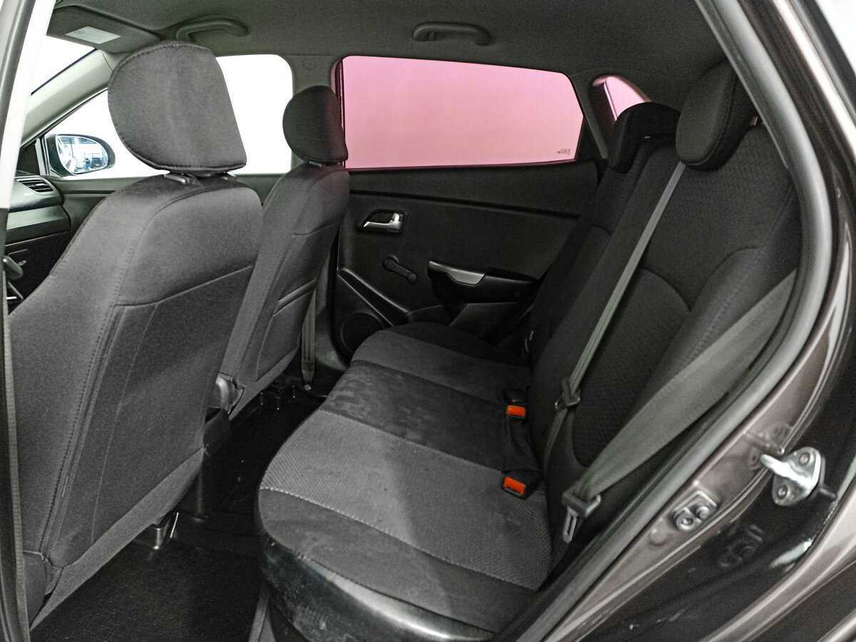 Kia Rio с пробегом — 2017 год. Фото: #11