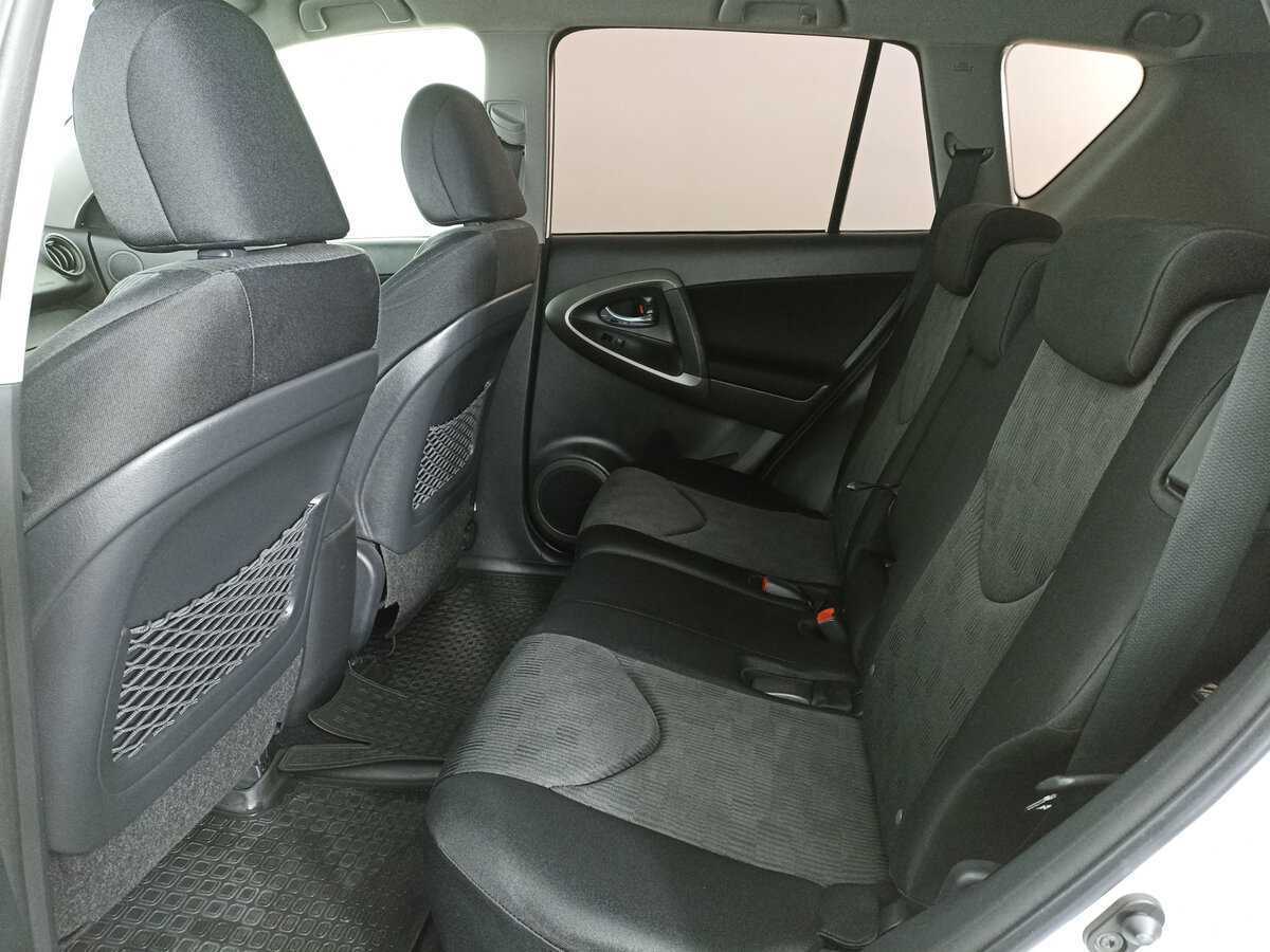 Toyota RAV4 с пробегом — 2012 год. Фото: #9