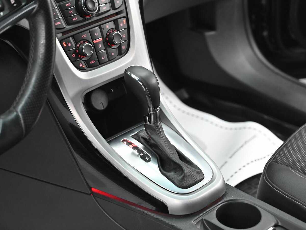 Opel Astra с пробегом — 2012 год. Фото: #10