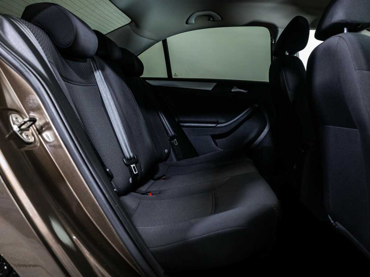 Volkswagen Jetta с пробегом — 2012 год. Фото: #10