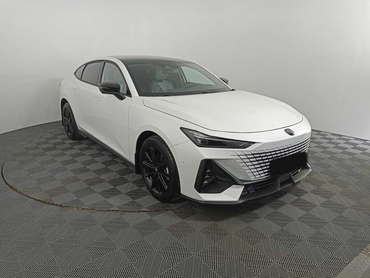 Changan UNI-V с пробегом — 2023 год. Фото: #2