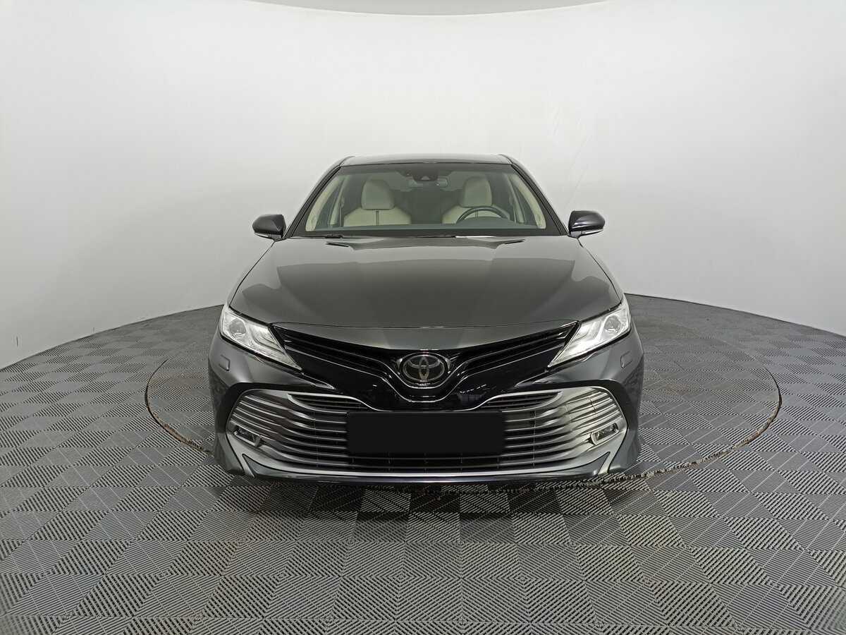 Toyota Camry с пробегом — 2020 год. Фото: #1