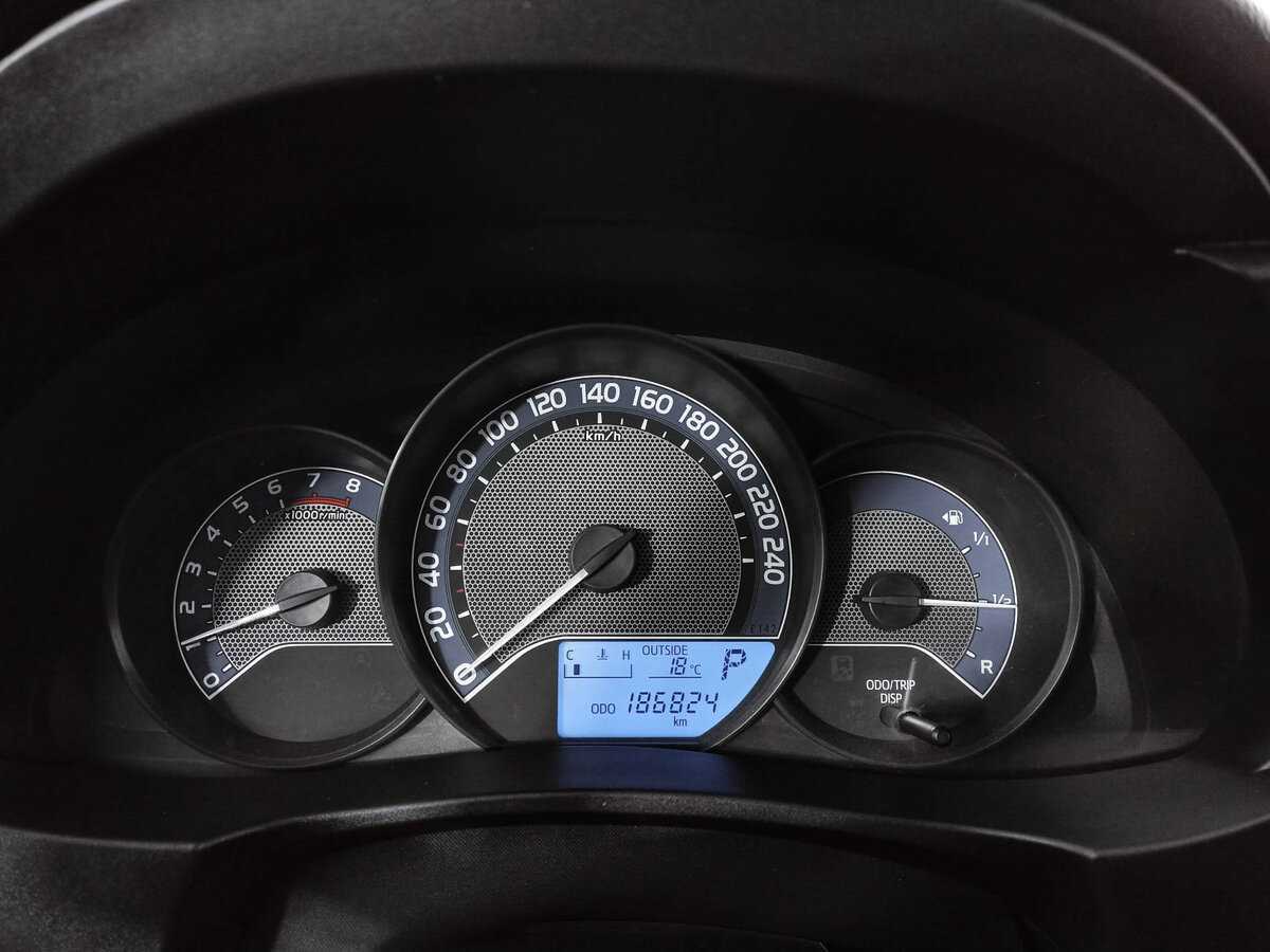 Toyota Corolla с пробегом — 2013 год. Фото: #11