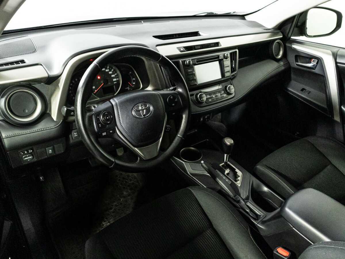 Toyota RAV4 с пробегом — 2014 год. Фото: #10