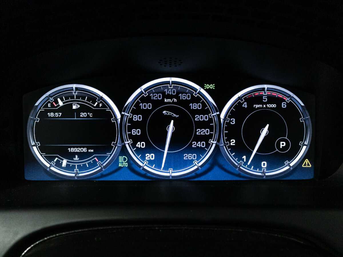 Jaguar XJ с пробегом — 2015 год. Фото: #11