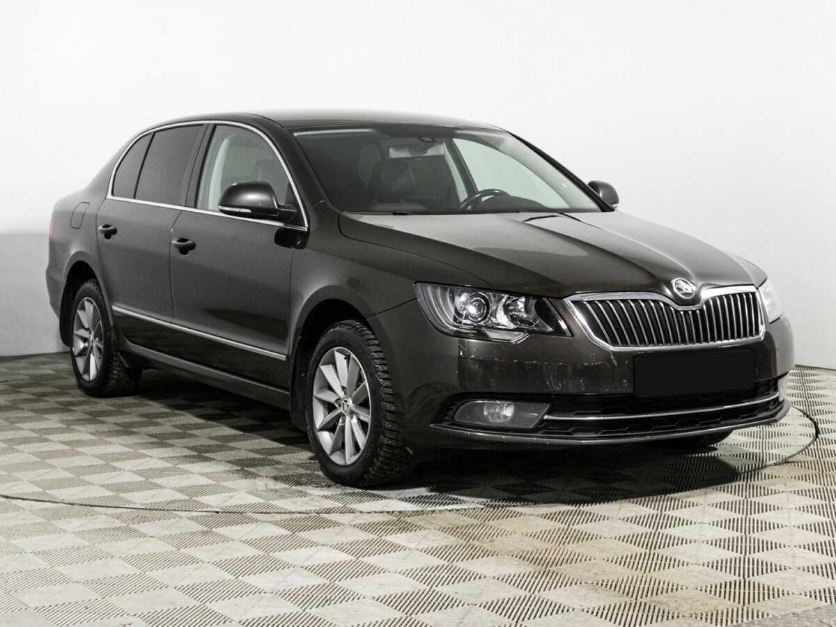 Skoda Superb с пробегом — 2014 год. Фото: #2