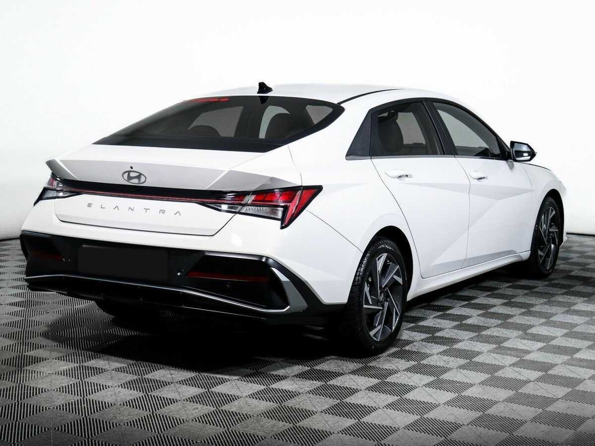Hyundai Elantra с пробегом — 2023 год. Фото: #4