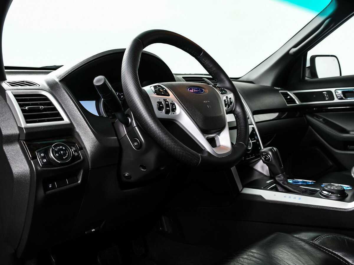 Ford Explorer с пробегом — 2013 год. Фото: #11