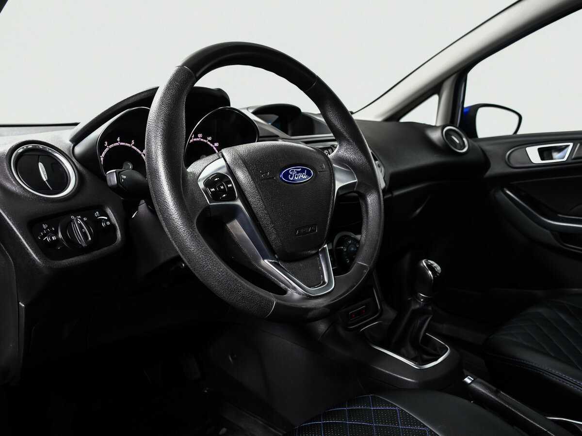 Ford Fiesta с пробегом — 2015 год. Фото: #11