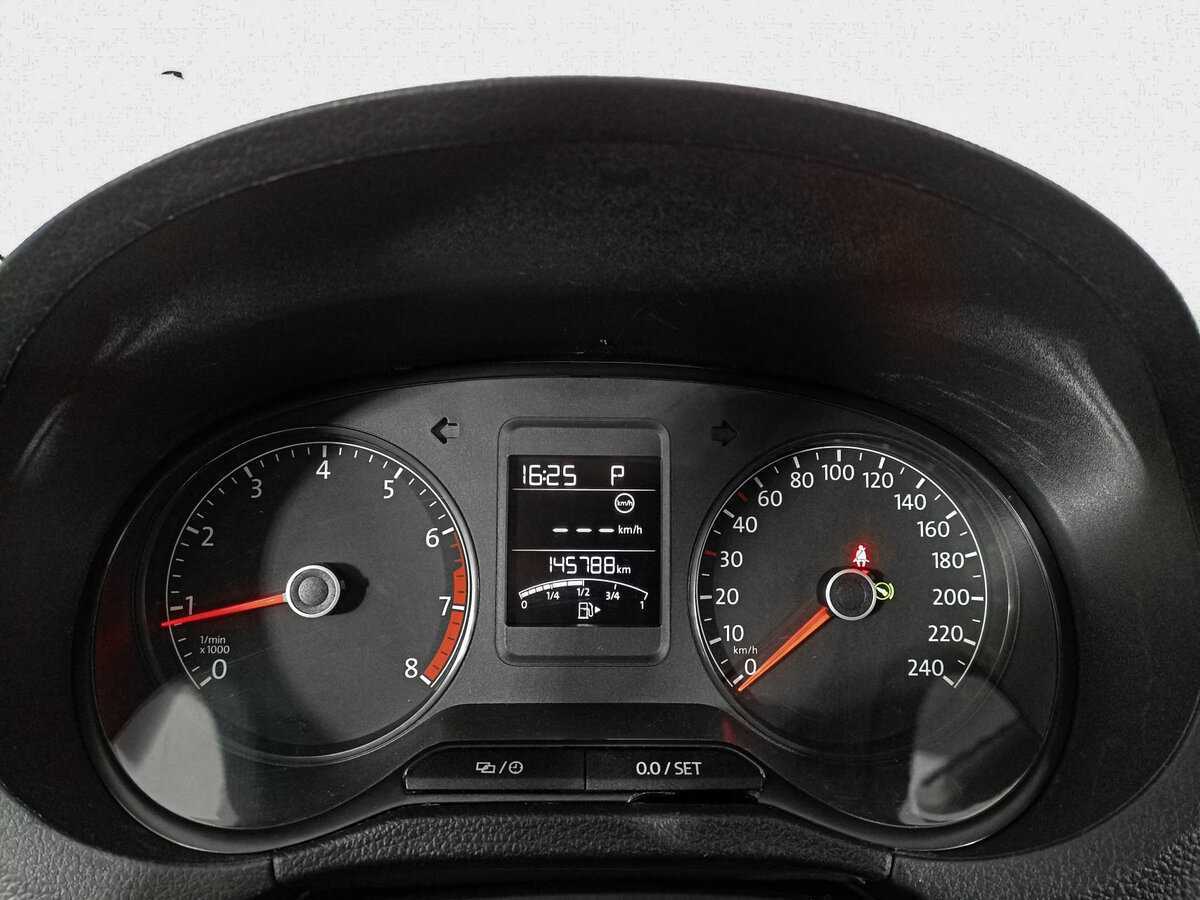 Volkswagen Polo с пробегом — 2016 год. Фото: #12