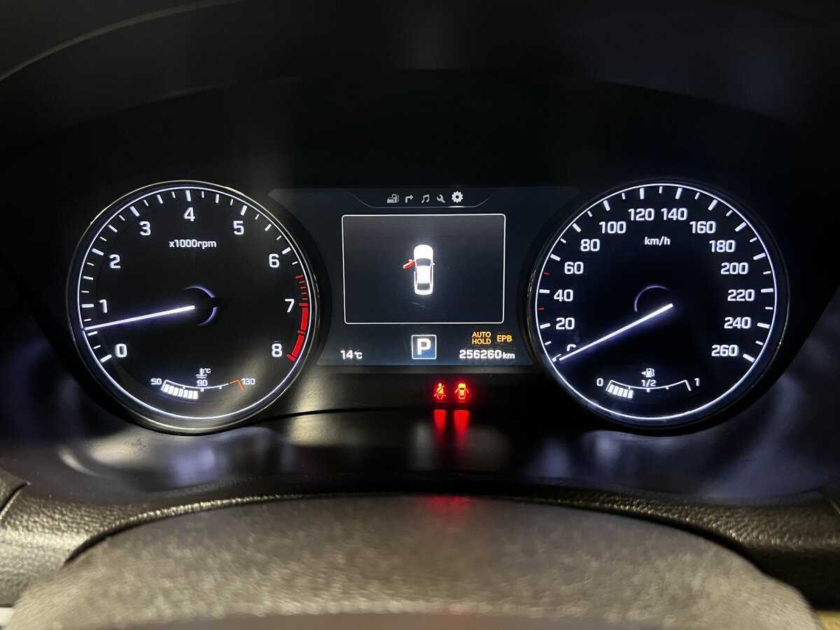 Hyundai Genesis с пробегом — 2014 год. Фото: #12