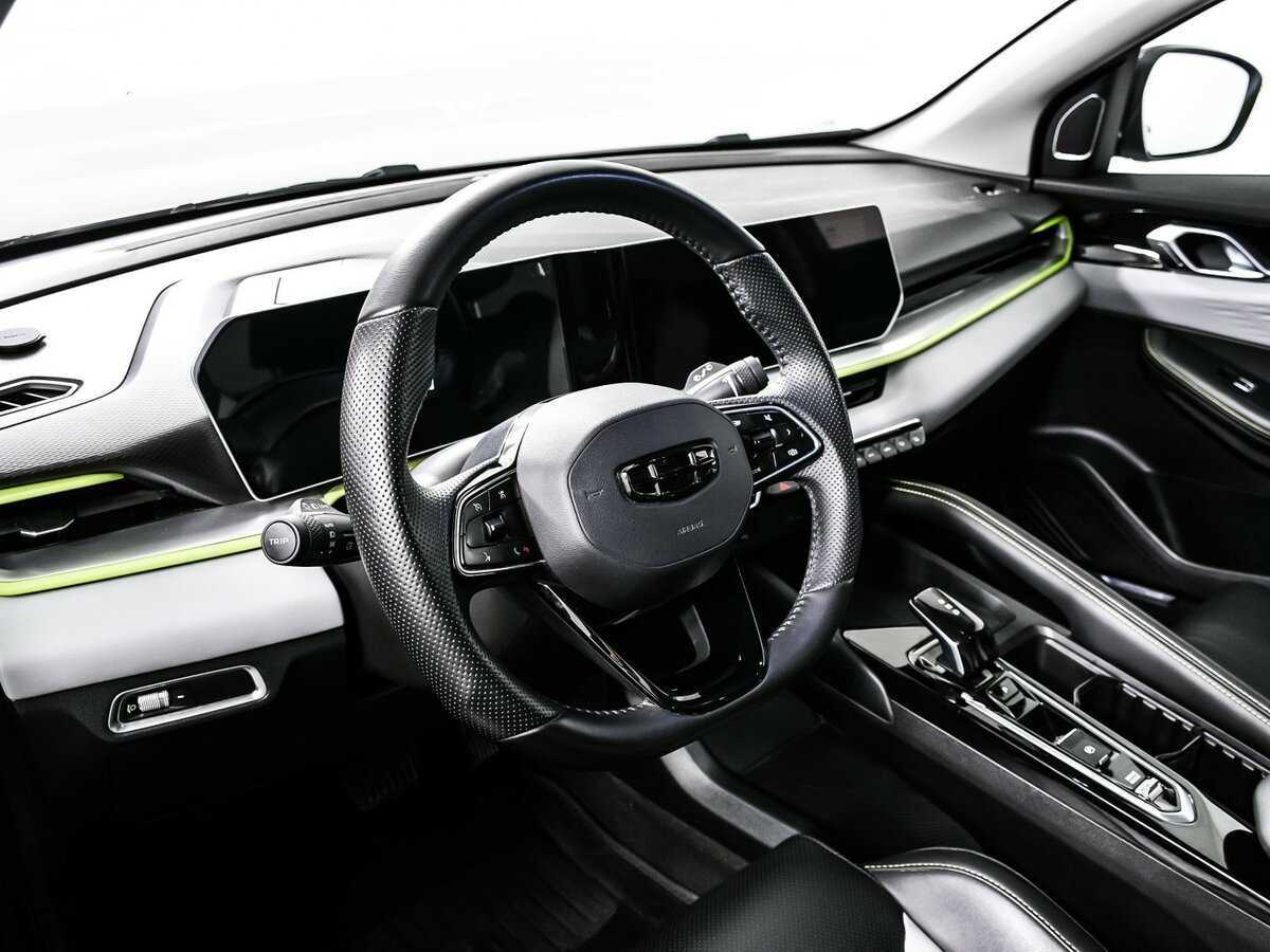 Geely Coolray с пробегом — 2023 год. Фото: #12