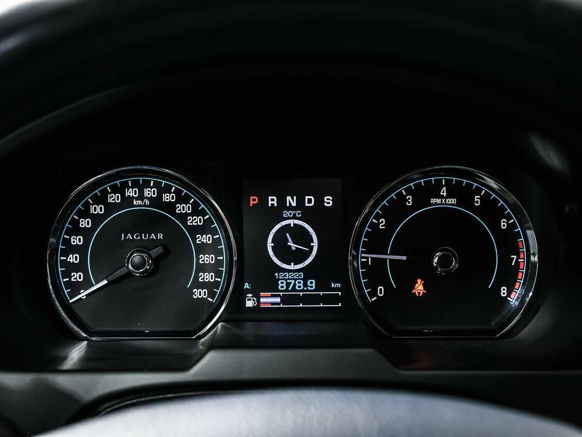 Jaguar XF с пробегом — 2012 год. Фото: #9