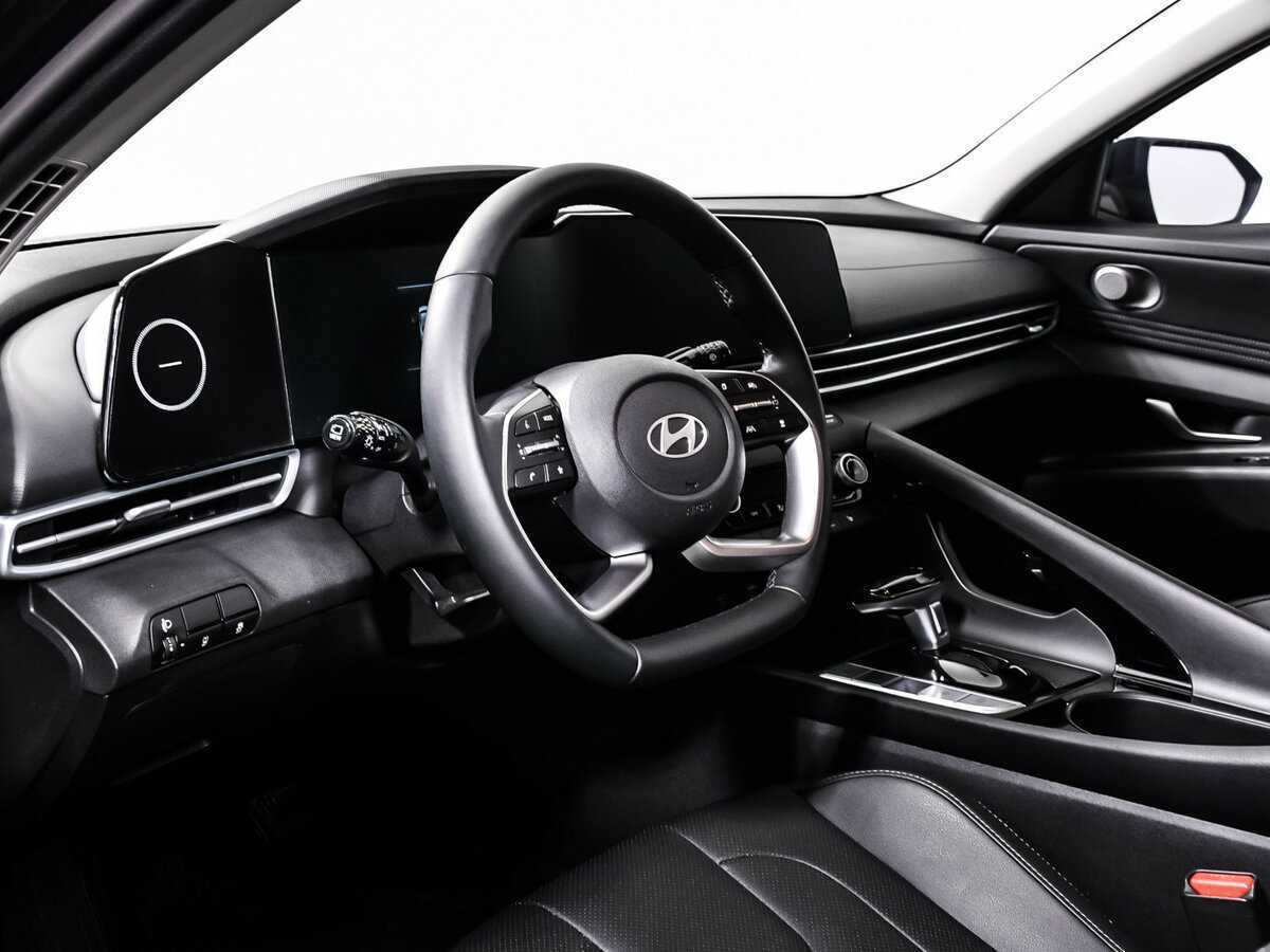 Hyundai Elantra с пробегом — 2024 год. Фото: #11