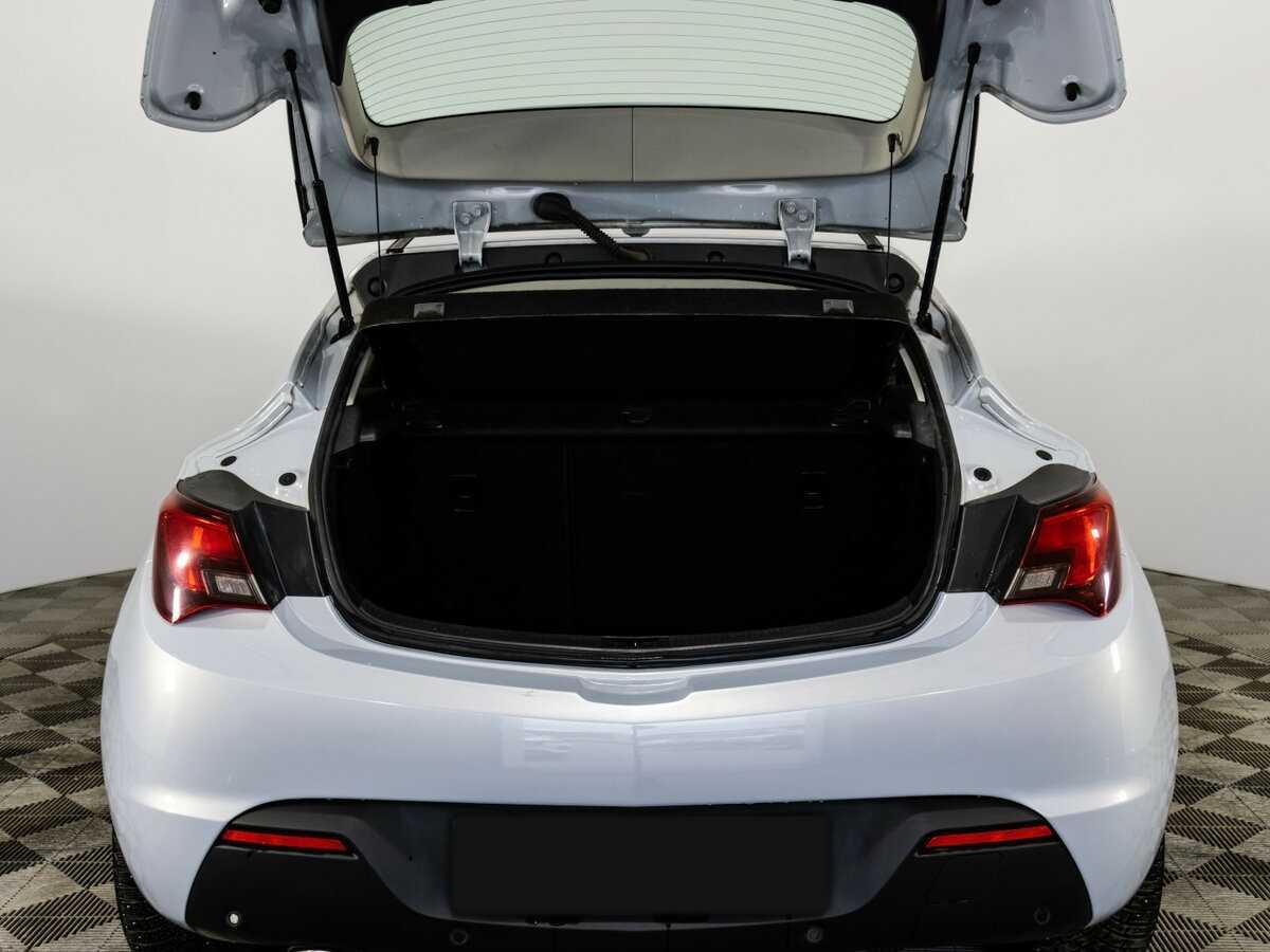 Opel Astra с пробегом — 2012 год. Фото: #17