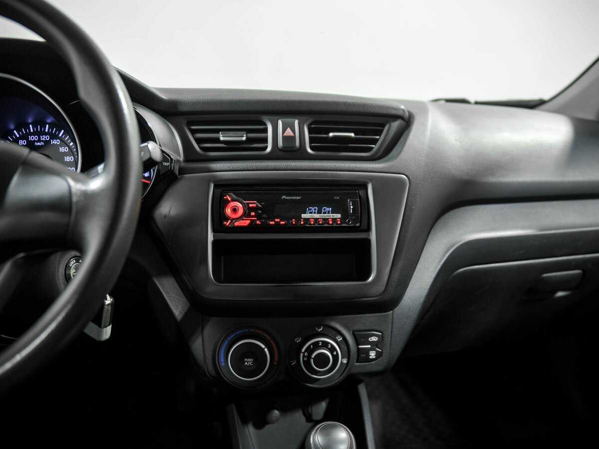 Kia Rio с пробегом — 2012 год. Фото: #8
