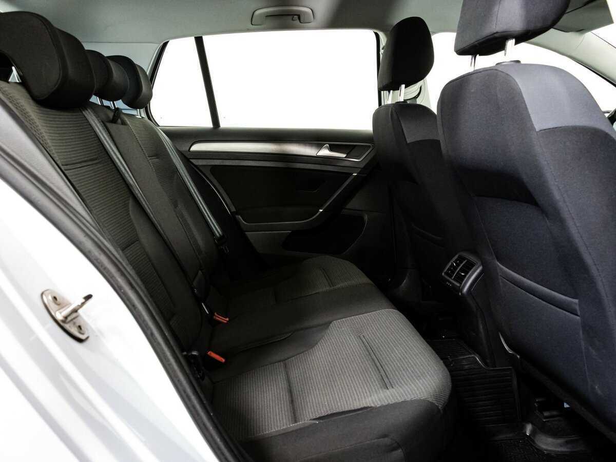 Volkswagen Golf с пробегом — 2018 год. Фото: #12