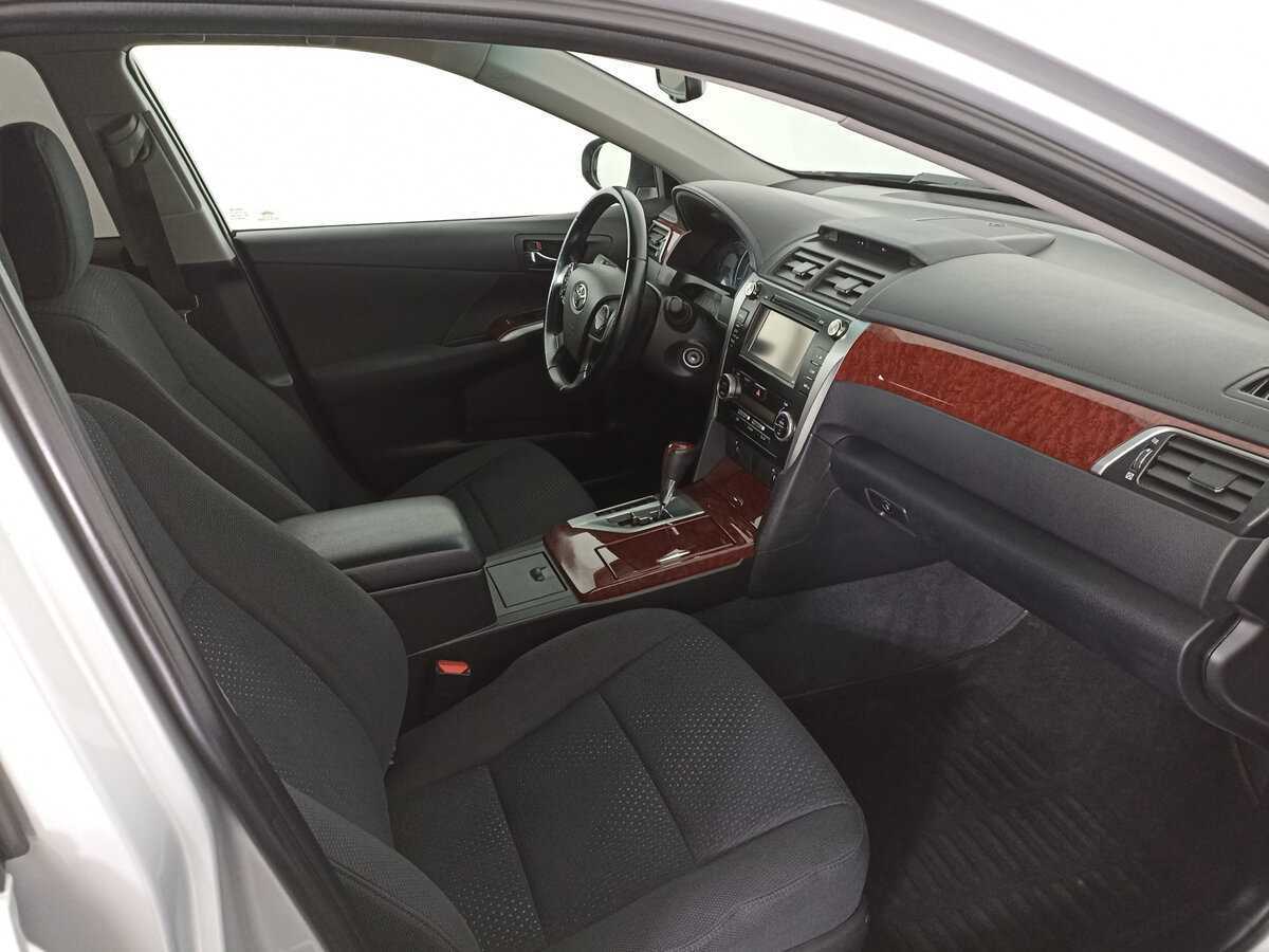 Toyota Camry с пробегом — 2013 год. Фото: #10