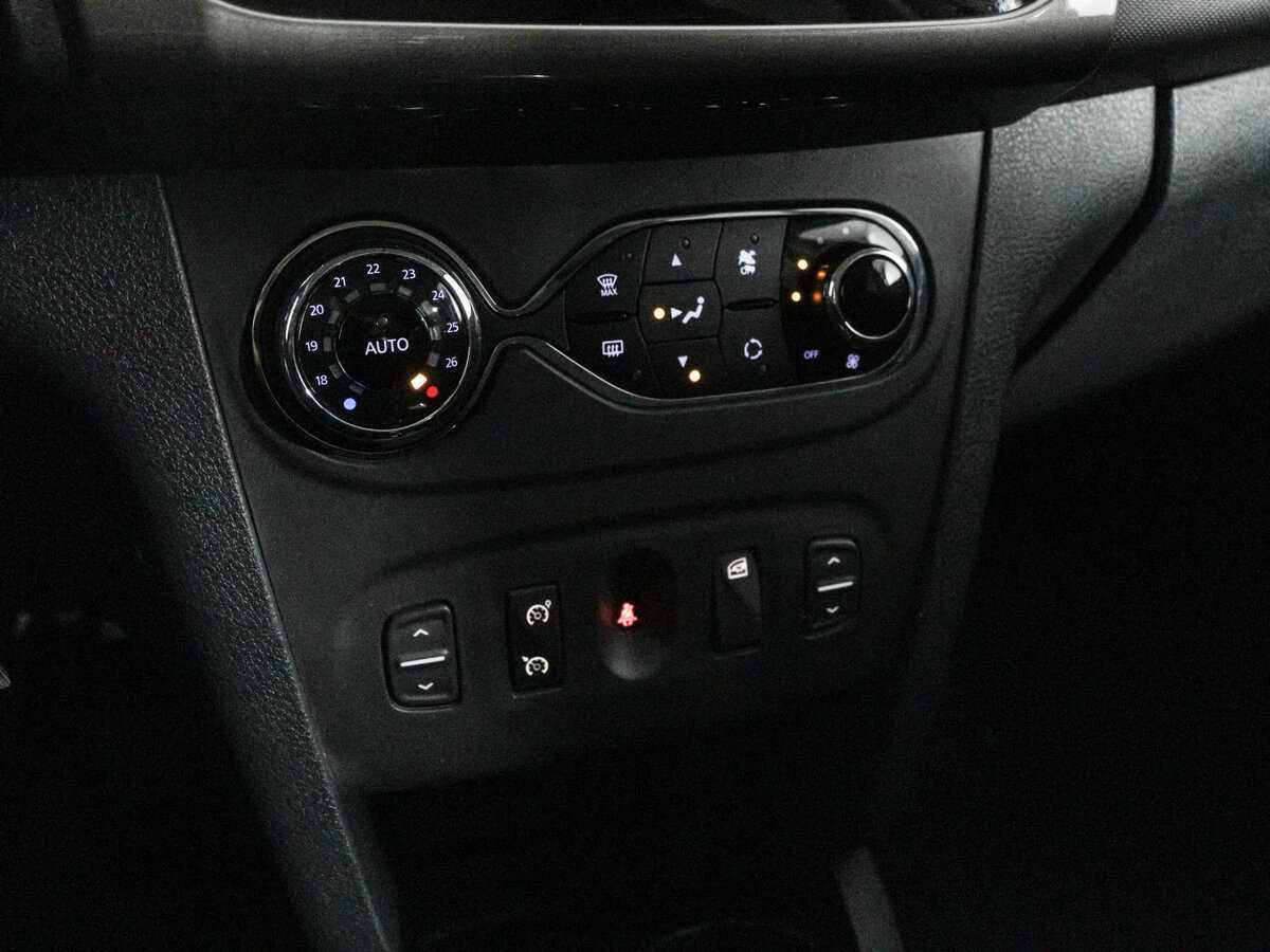 Renault Sandero с пробегом — 2015 год. Фото: #9