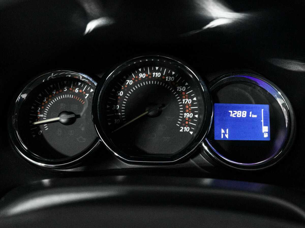 Renault Sandero с пробегом — 2015 год. Фото: #15