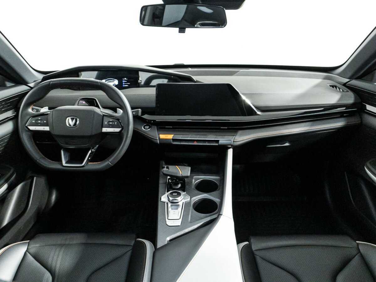 Changan UNI-V с пробегом — 2023 год. Фото: #12